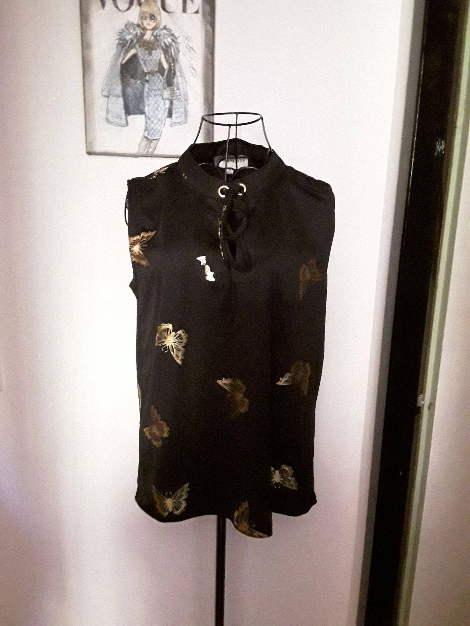 Blouse noire sans manches imprimé "papillon"